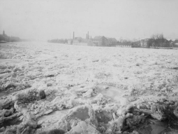 Eisgang flussaufwärts von der Steinernen Brücke am 12.2.1893