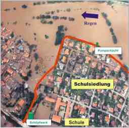 Luftbild der überfluteten Gemeinde bei dem Augusthochwasser 2002