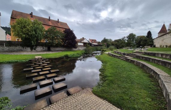 Sulz bei Berching Sulz bei Berching mit Trittsteinen zum Überqueren
